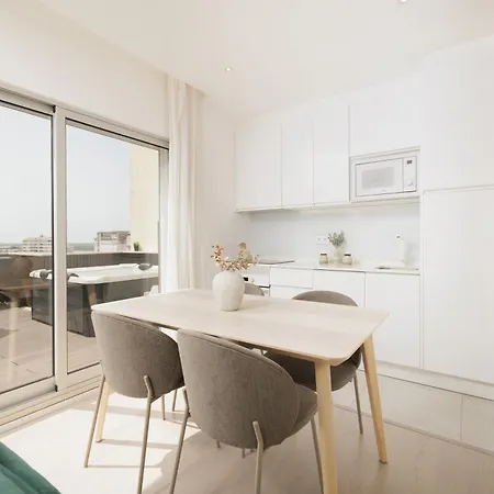 Top-floor 2br, Sea And Views & Jacuzzi Appartement