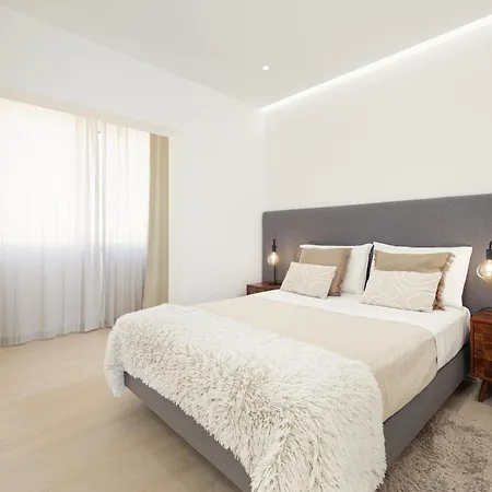 Top-floor 2br, Sea And Views & Jacuzzi