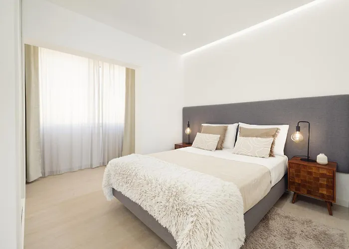 Top-floor 2br, Sea And Views & Jacuzzi