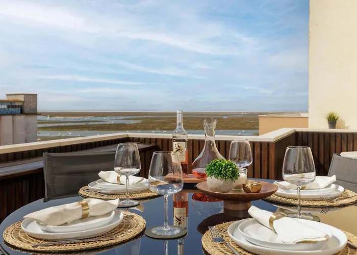 Top-floor 2br, Sea And Views & Jacuzzi *