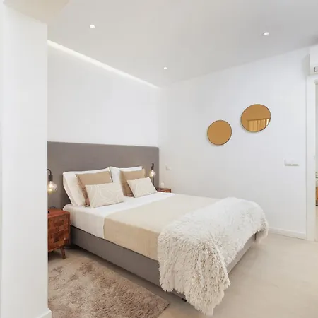 아파트 Top-floor 2br, Sea And Views & Jacuzzi *