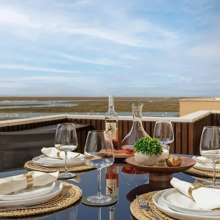 Top-floor 2br, Sea And Views & Jacuzzi *